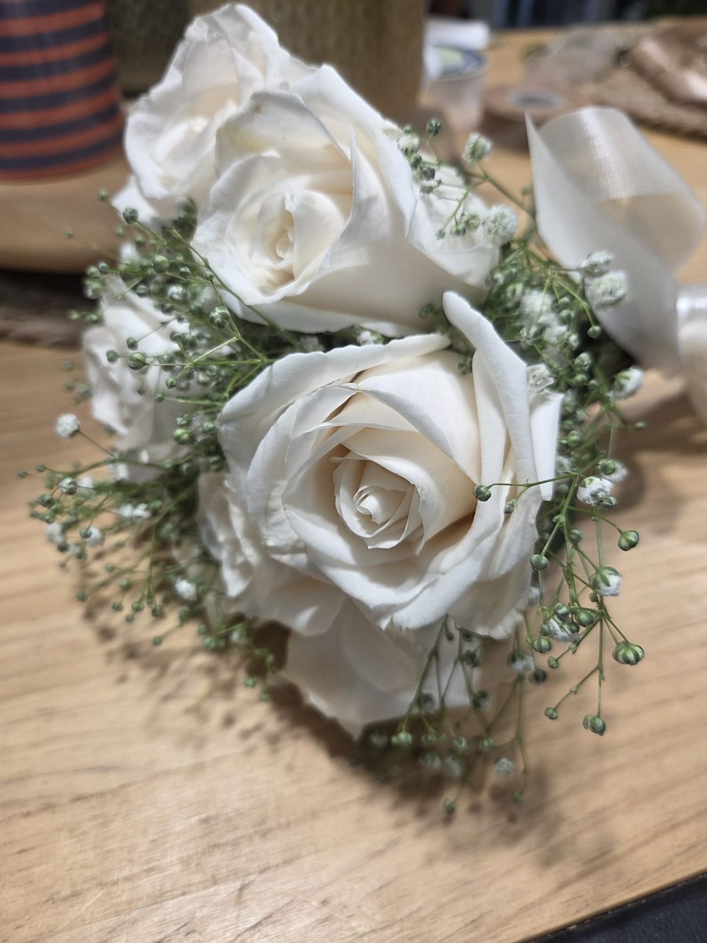 Detalle de rosas blancas